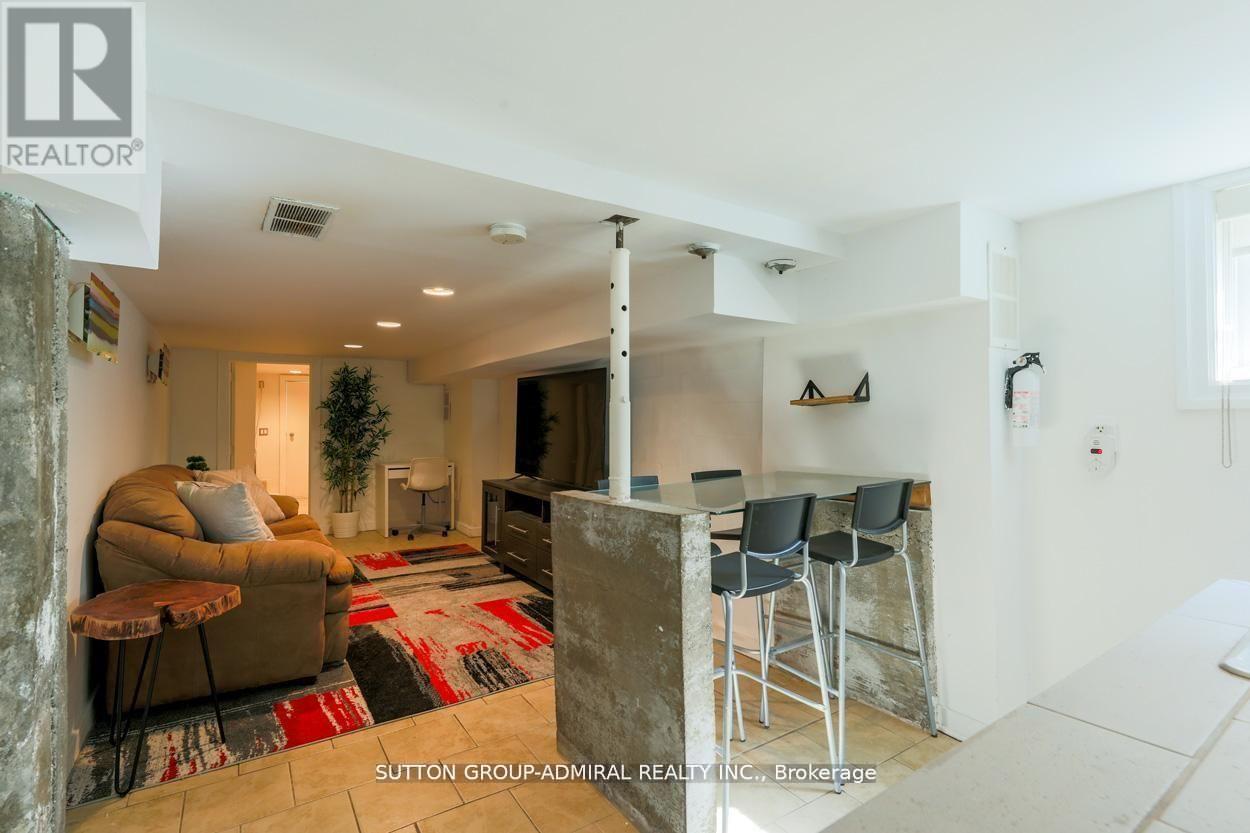 Bsmt - 70 Carlaw Avenue, Toronto, Ontario  M4M 2R7 - Photo 16 - E12790098