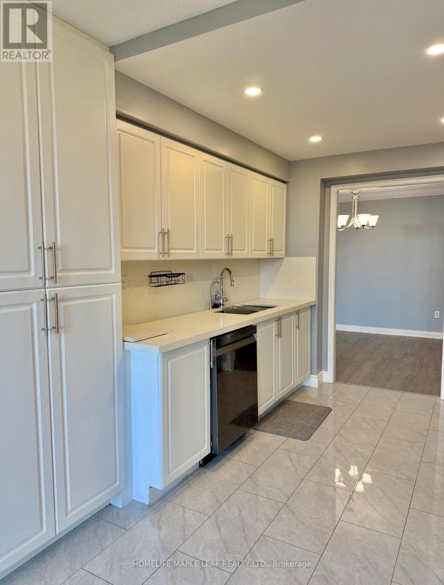 407 - 24 Hanover Road, Brampton, Ontario  L6S 5K8 - Photo 11 - W12790066