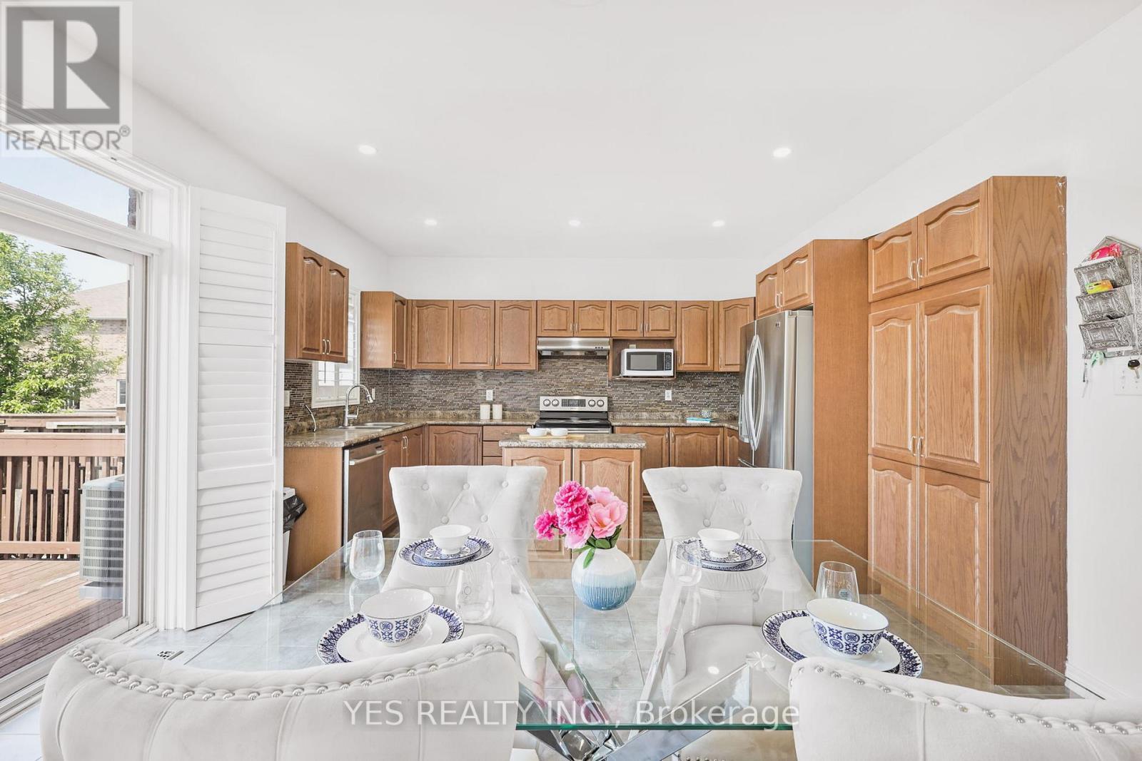 49 Sleightholme Crescent, Brampton, Ontario  L6P 3E8 - Photo 13 - W12790076