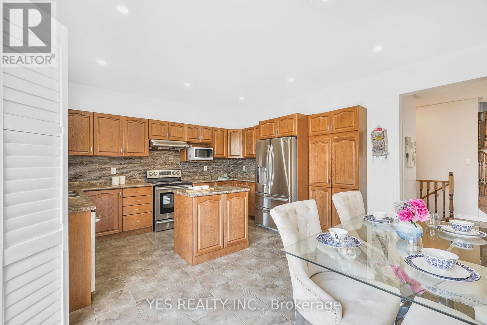 49 Sleightholme Crescent, Brampton, Ontario  L6P 3E8 - Photo 14 - W12790076