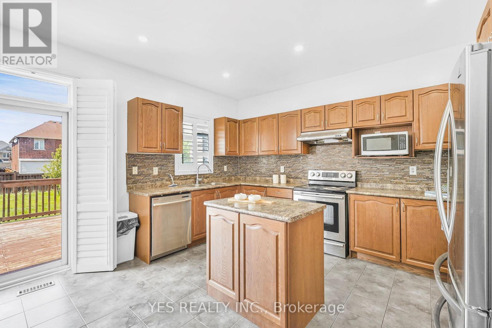 49 Sleightholme Crescent, Brampton, Ontario  L6P 3E8 - Photo 15 - W12790076