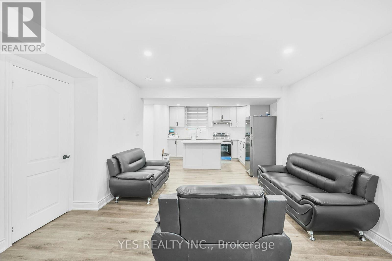 49 Sleightholme Crescent, Brampton, Ontario  L6P 3E8 - Photo 4 - W12790076