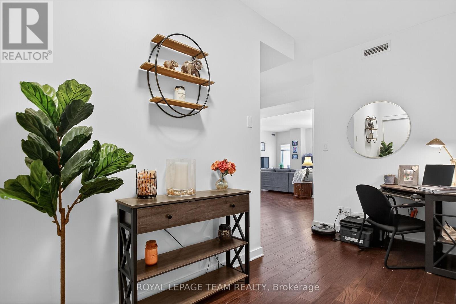 204 - 310 Centrum Boulevard, Ottawa, Ontario K1E 0A3 - Photo 4 - X12790106