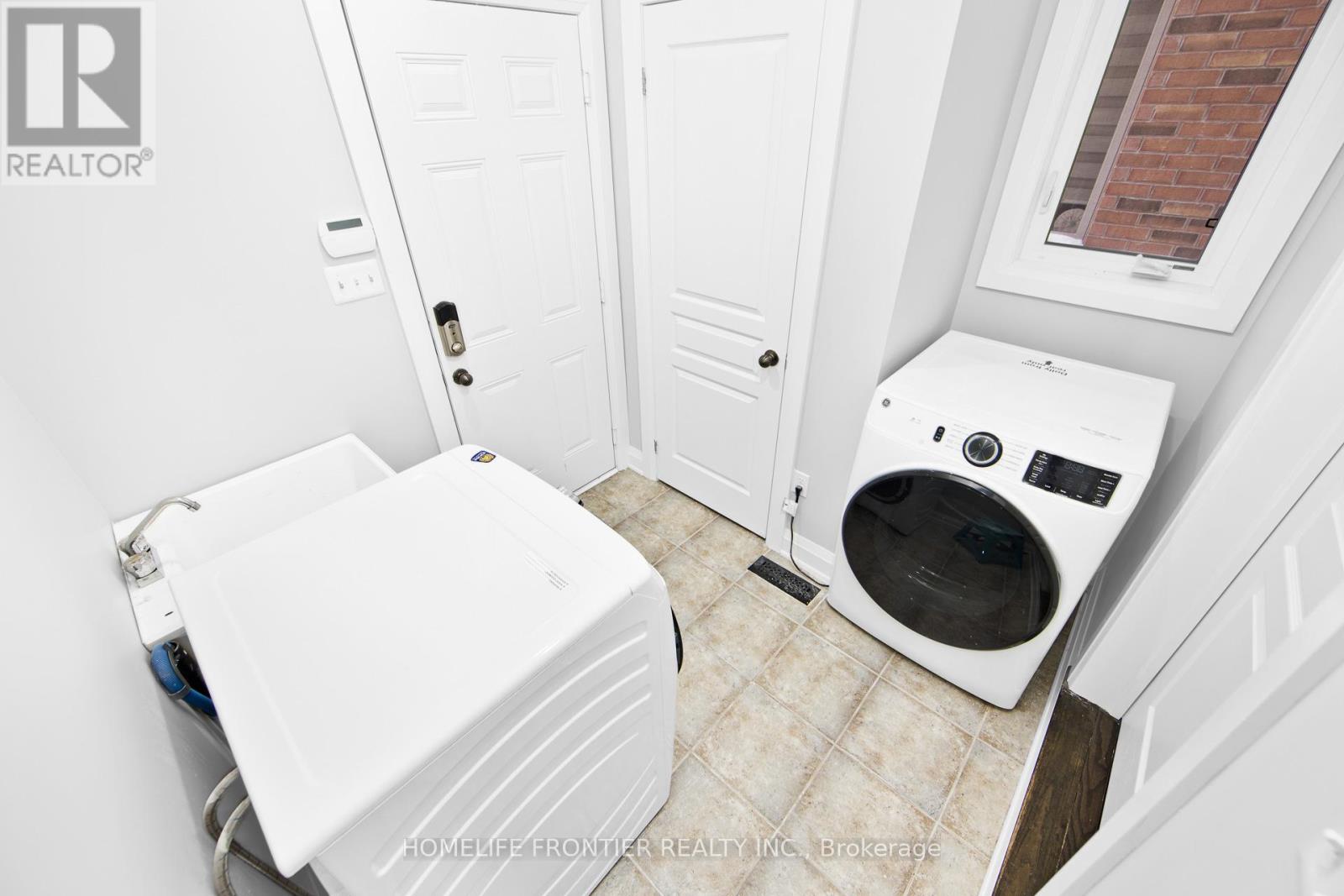 8 Amberglow Court, Brampton, Ontario  L6Y 2E3 - Photo 10 - W12777262