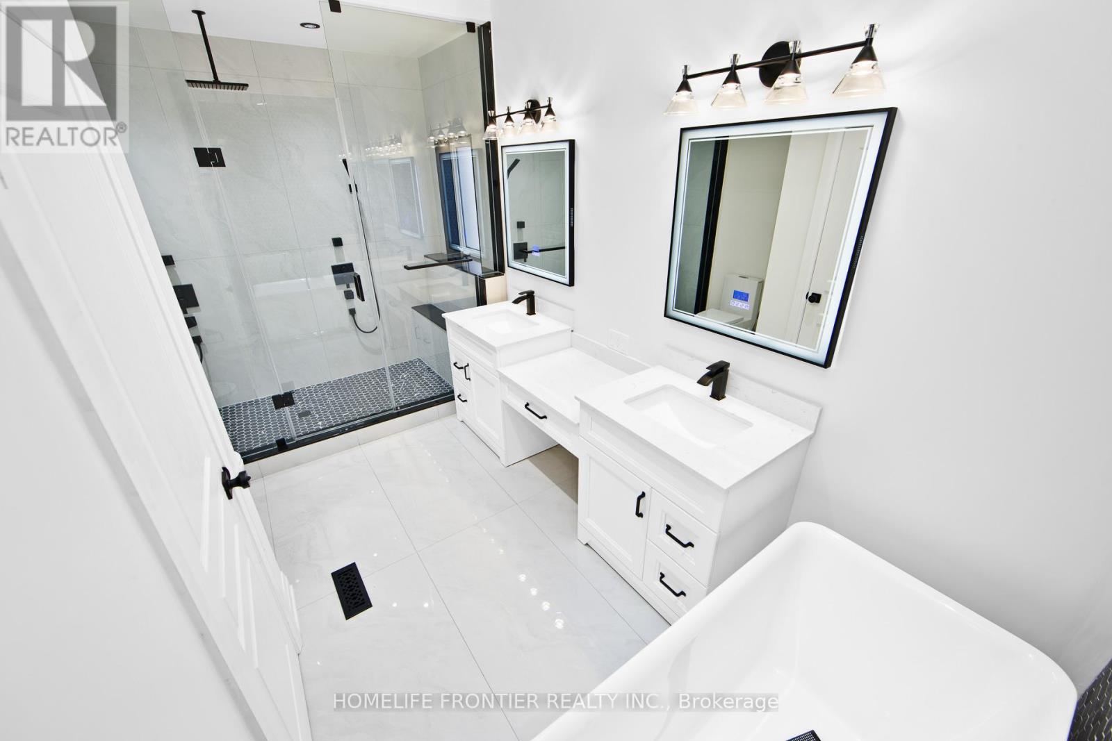 8 Amberglow Court, Brampton, Ontario  L6Y 2E3 - Photo 13 - W12777262