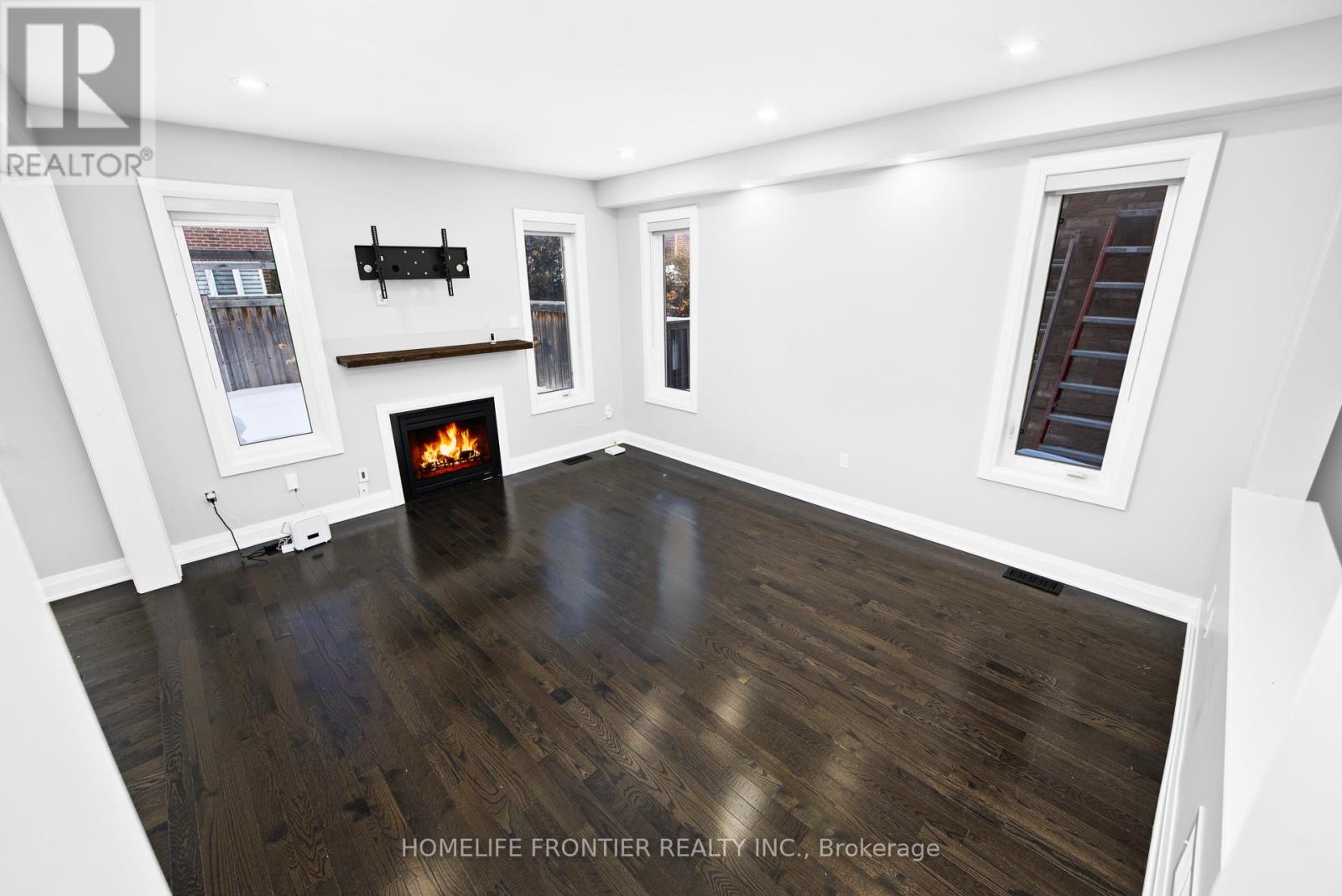 8 Amberglow Court, Brampton, Ontario  L6Y 2E3 - Photo 5 - W12777262