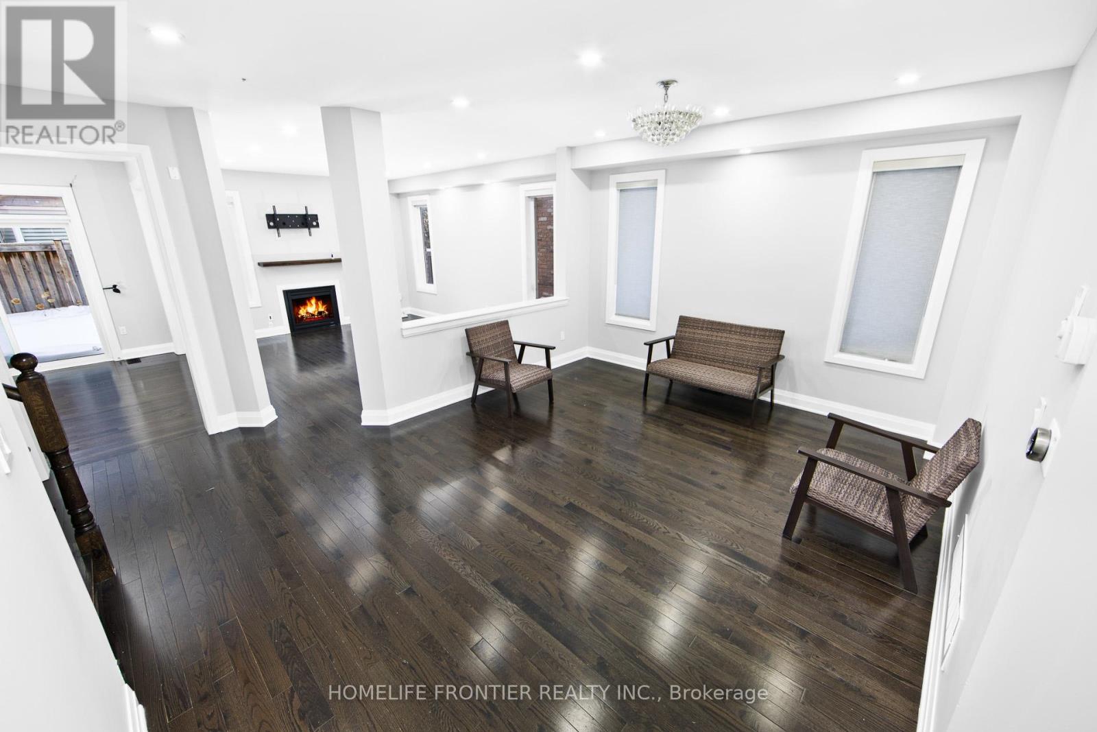 8 Amberglow Court, Brampton, Ontario  L6Y 2E3 - Photo 3 - W12777262