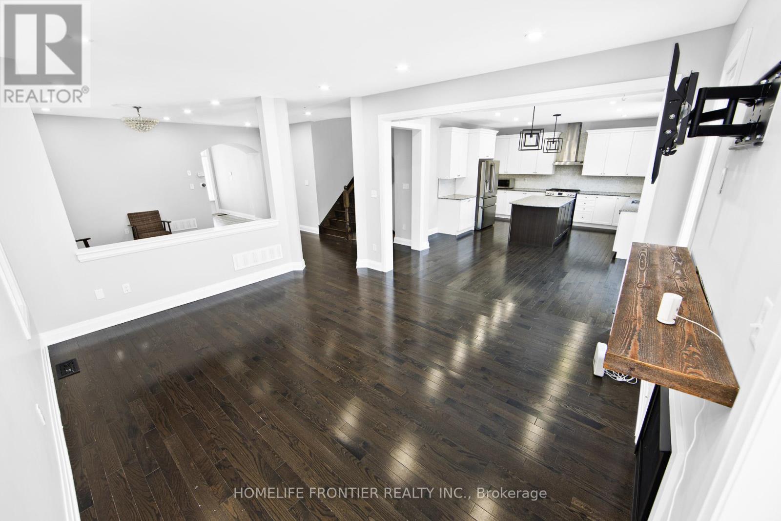 8 Amberglow Court, Brampton, Ontario  L6Y 2E3 - Photo 6 - W12777262