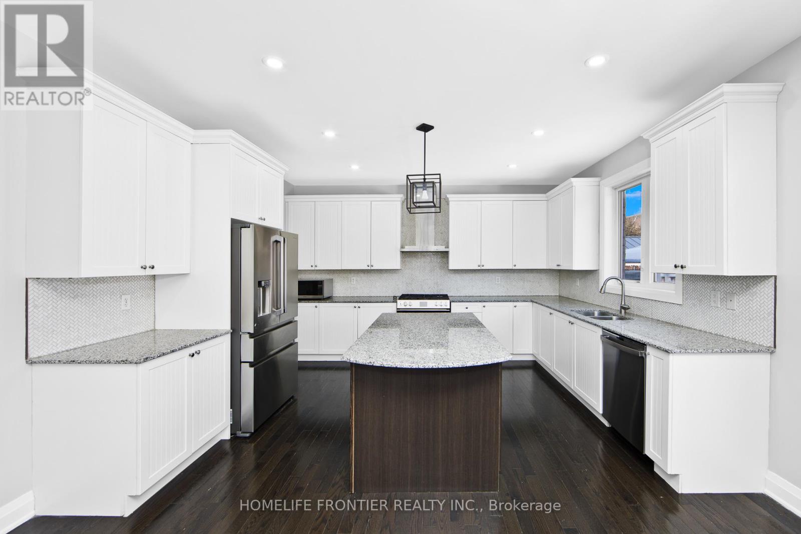 8 Amberglow Court, Brampton, Ontario  L6Y 2E3 - Photo 7 - W12777262