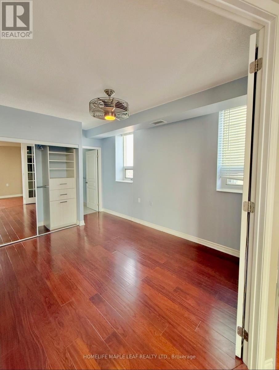 1304 - 200 Burnhamthorpe Road E, Mississauga, Ontario  L5A 4L4 - Photo 15 - W12790108