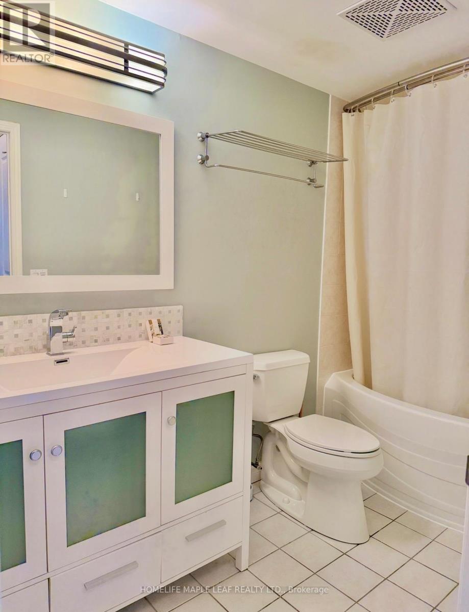 1304 - 200 Burnhamthorpe Road E, Mississauga, Ontario  L5A 4L4 - Photo 17 - W12790108