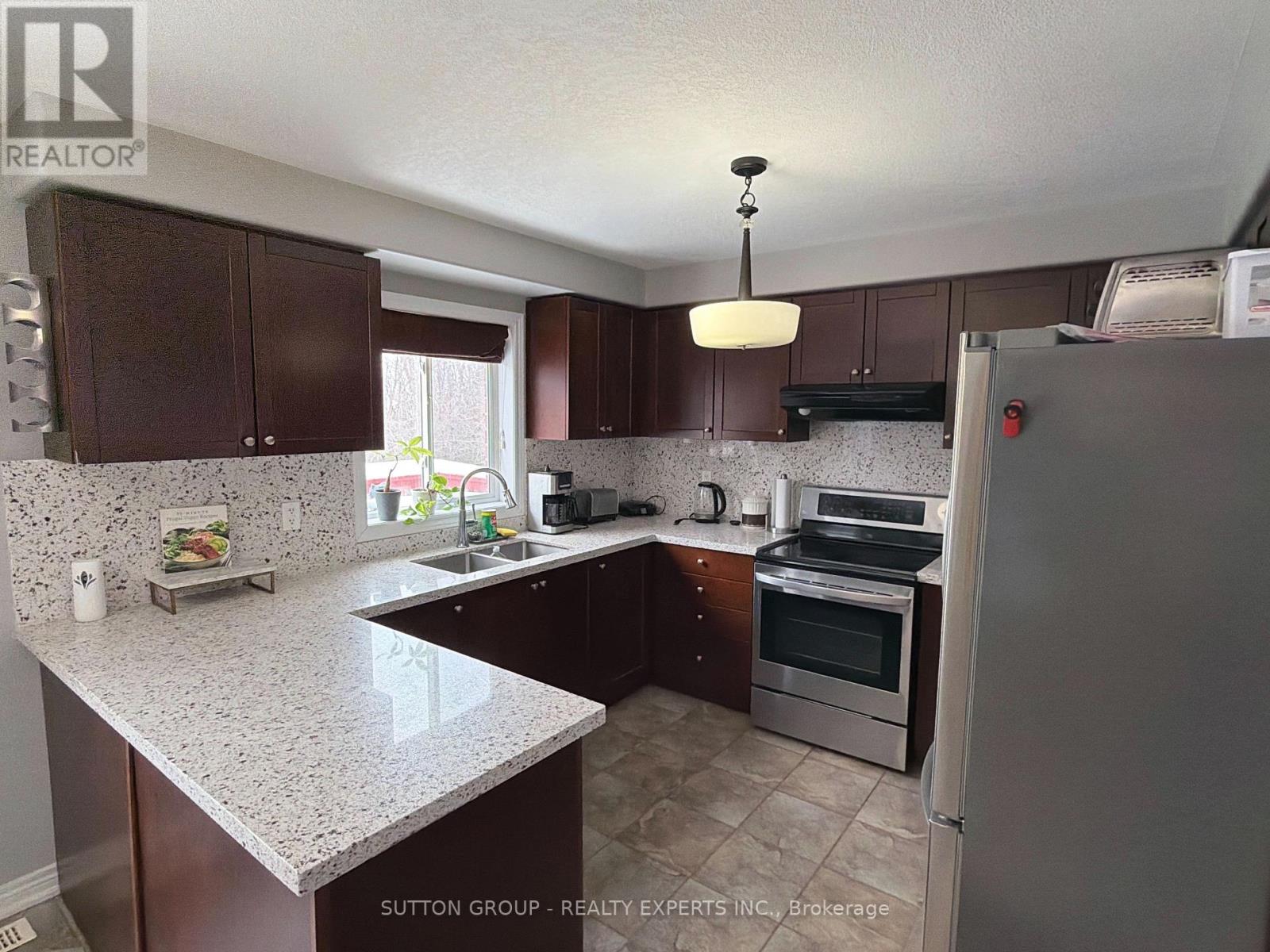 28 Cook Street, Kawartha Lakes, Ontario  K9V 0A7 - Photo 8 - X12790104