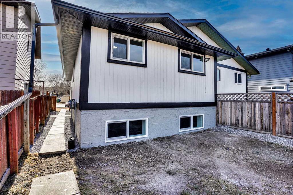 1306 Berkley Drive Nw, Calgary, Alberta  T3K 1S9 - Photo 32 - A2286533