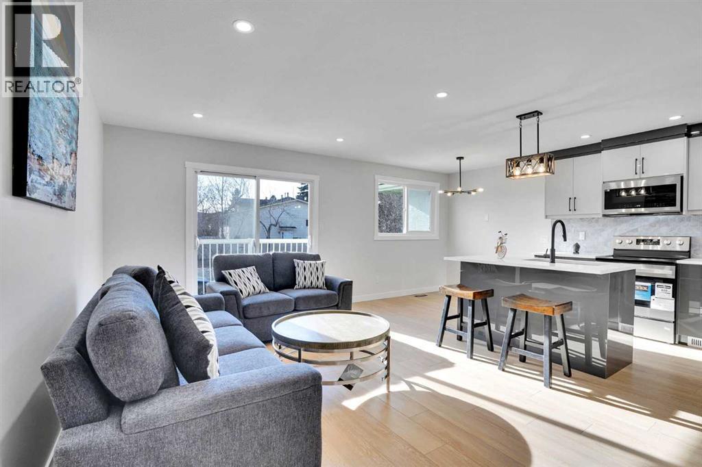 1306 Berkley Drive Nw, Calgary, Alberta  T3K 1S9 - Photo 9 - A2286533