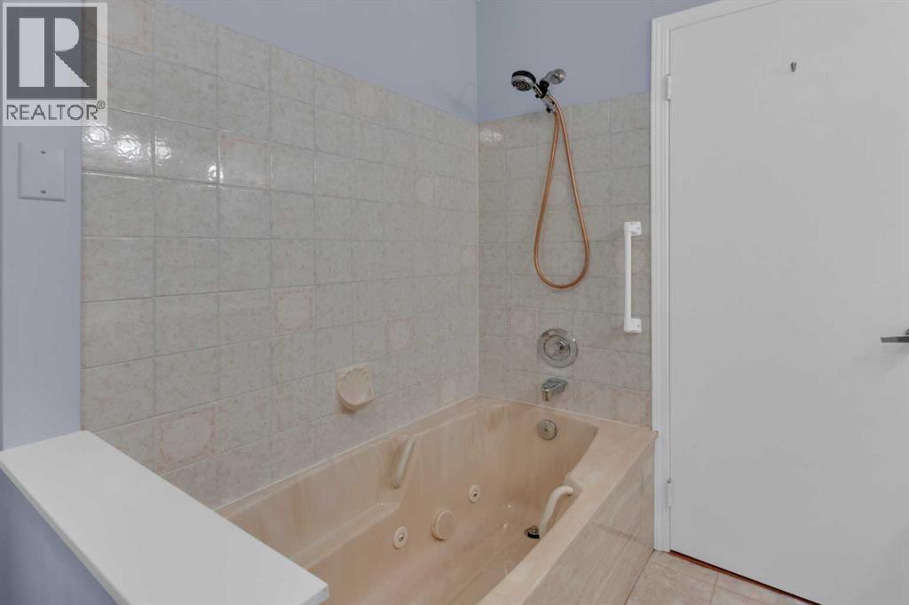 12 Vandoos Villas Nw, Calgary, Alberta  T3A 4W3 - Photo 16 - A2277705