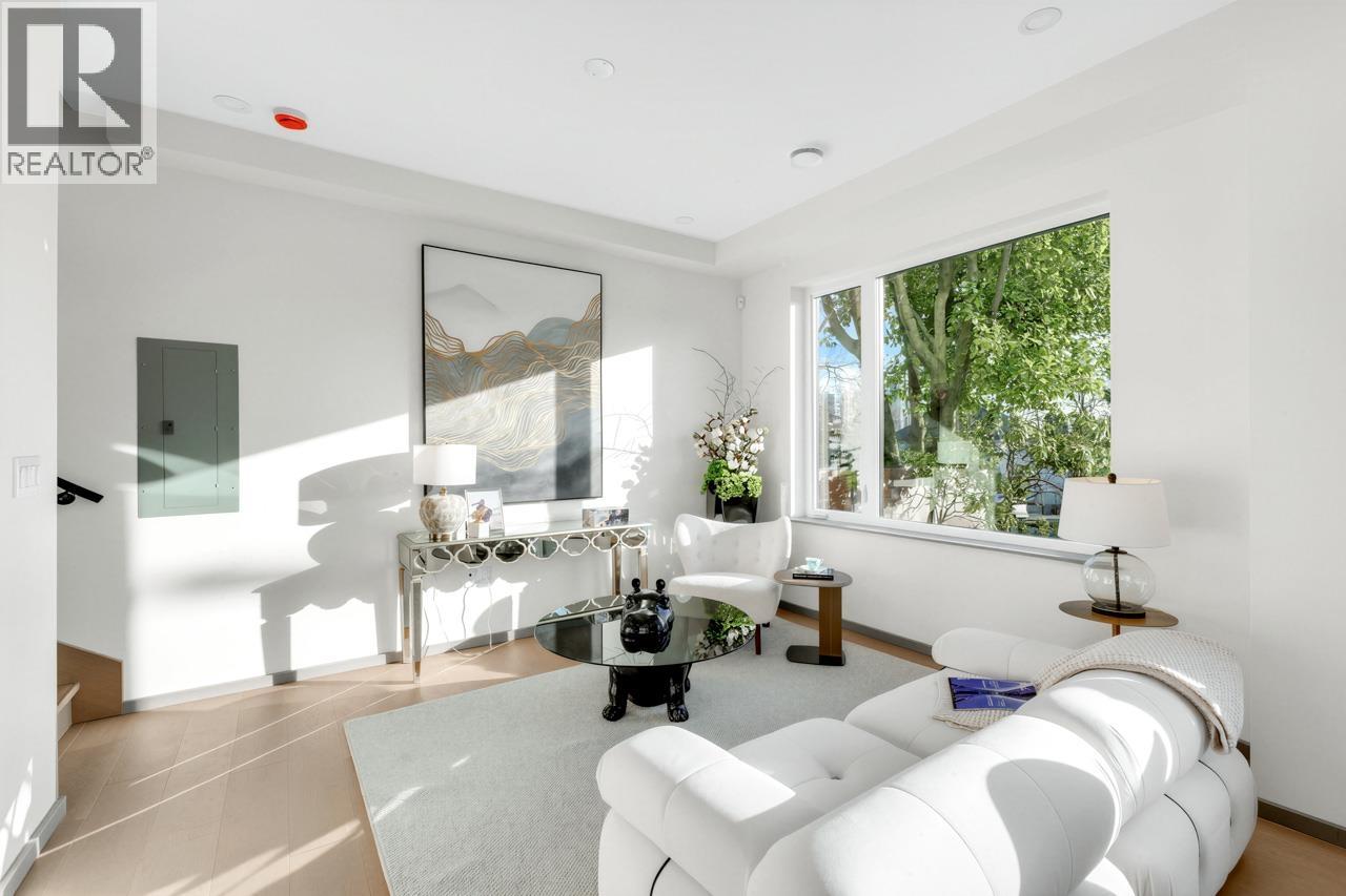 1 3547 E Georgia Street, Vancouver, British Columbia  V5K 2L9 - Photo 6 - R3083379