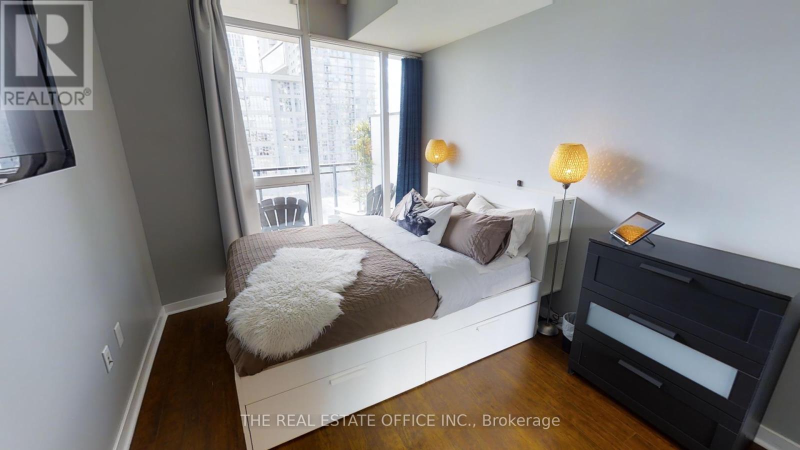 2010 - 8 Telegram Mews, Toronto, Ontario  M5V 3Z5 - Photo 16 - C12790138