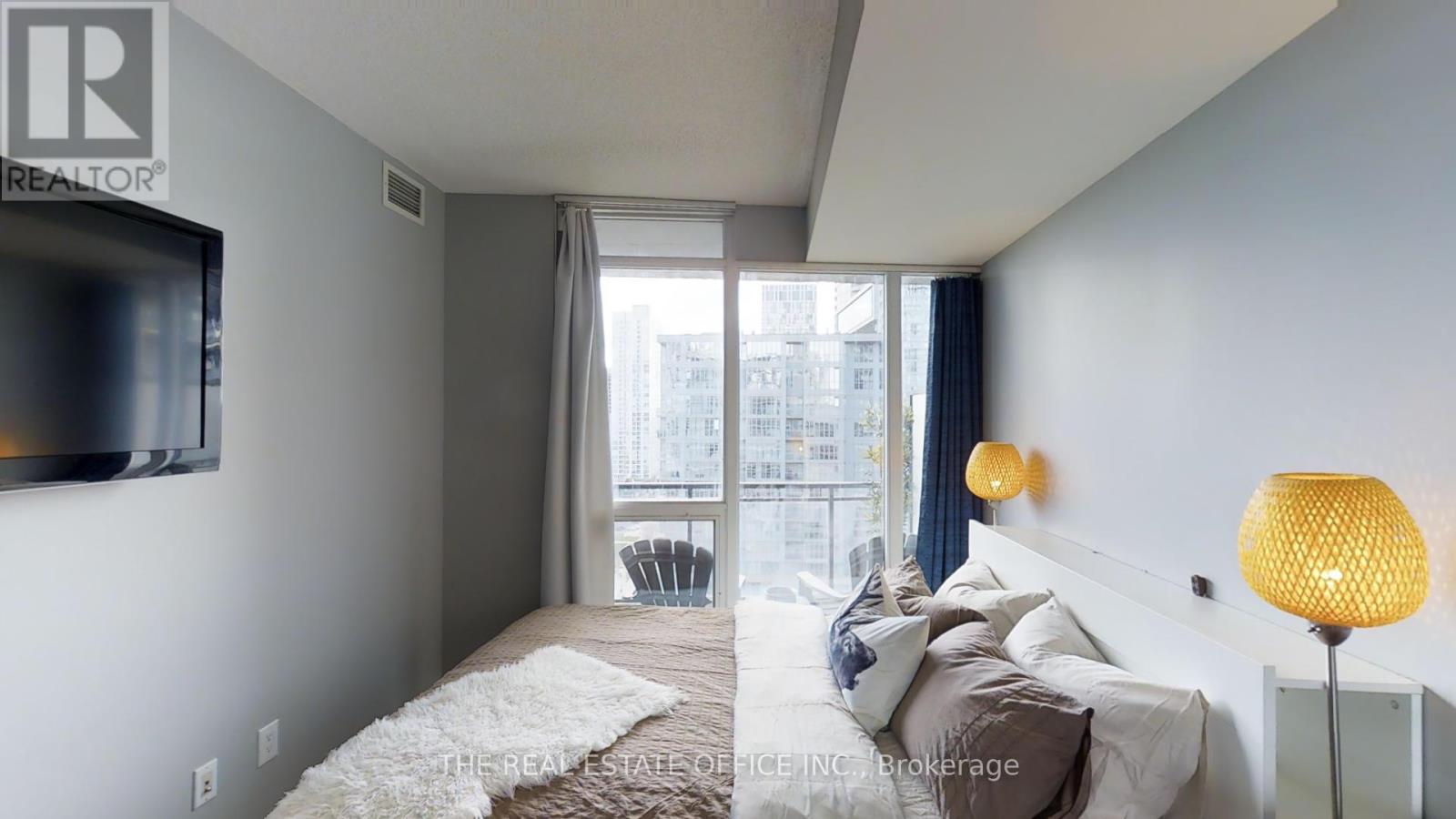 2010 - 8 Telegram Mews, Toronto, Ontario  M5V 3Z5 - Photo 17 - C12790138