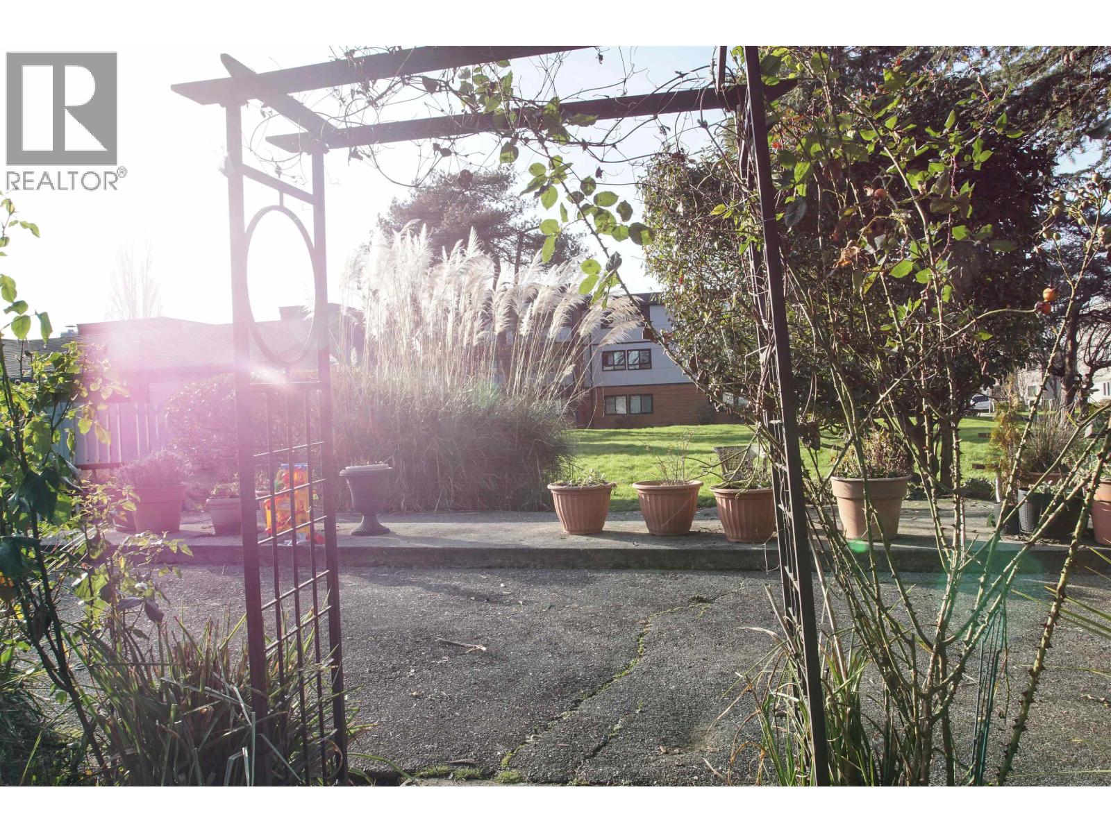 Listing Picture 6 of 21 : 112 3411 SPRINGFIELD DRIVE, Richmond / 烈治文 - 魯藝地產 Yvonne Lu Group - MLS Medallion Club Member