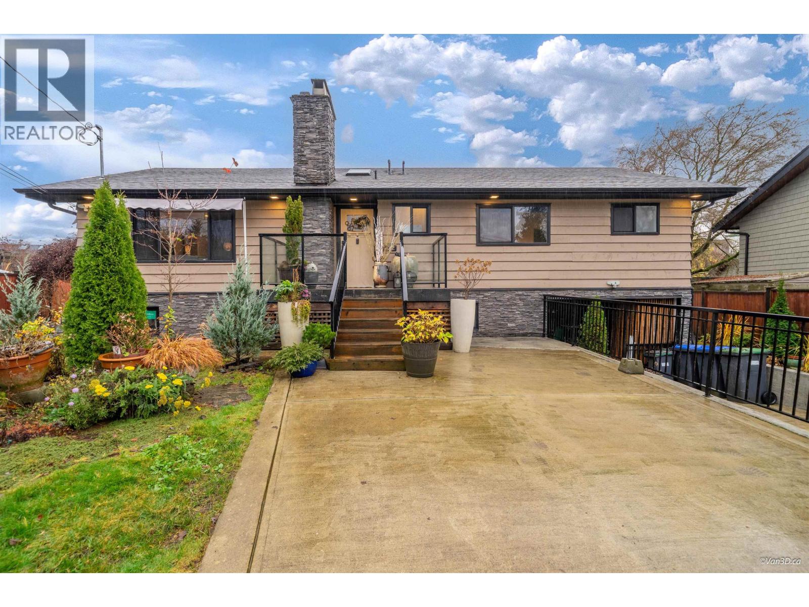 922 SEACREST COURT, Port Moody, British Columbia