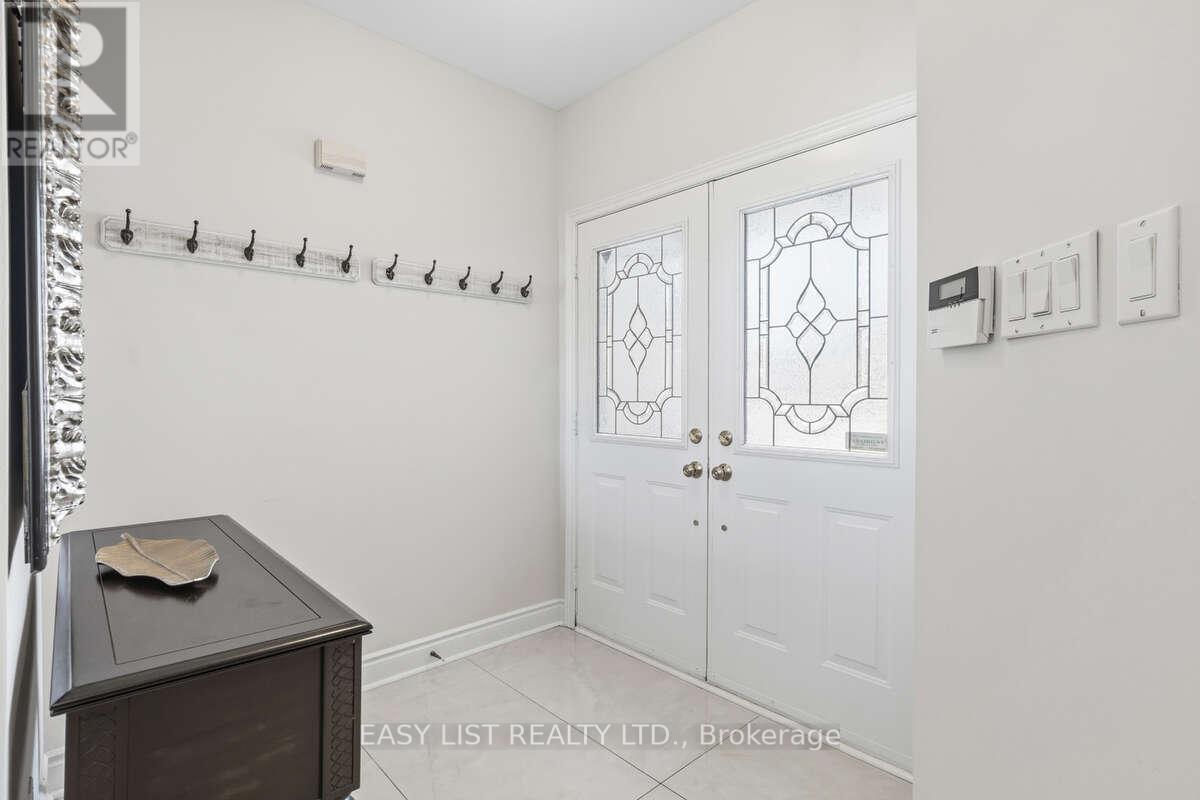 15 Coolspring Crescent, Caledon, Ontario  L7E 1W6 - Photo 4 - W12780936