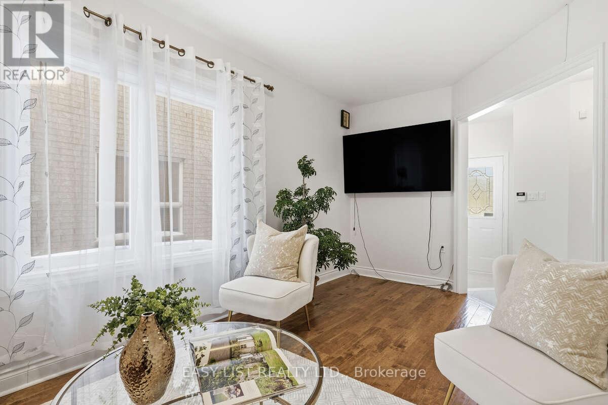 15 Coolspring Crescent, Caledon, Ontario  L7E 1W6 - Photo 7 - W12780936