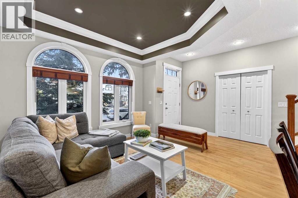 2410 35 Street Sw, Calgary, Alberta  T3E 2Y1 - Photo 3 - A2285066