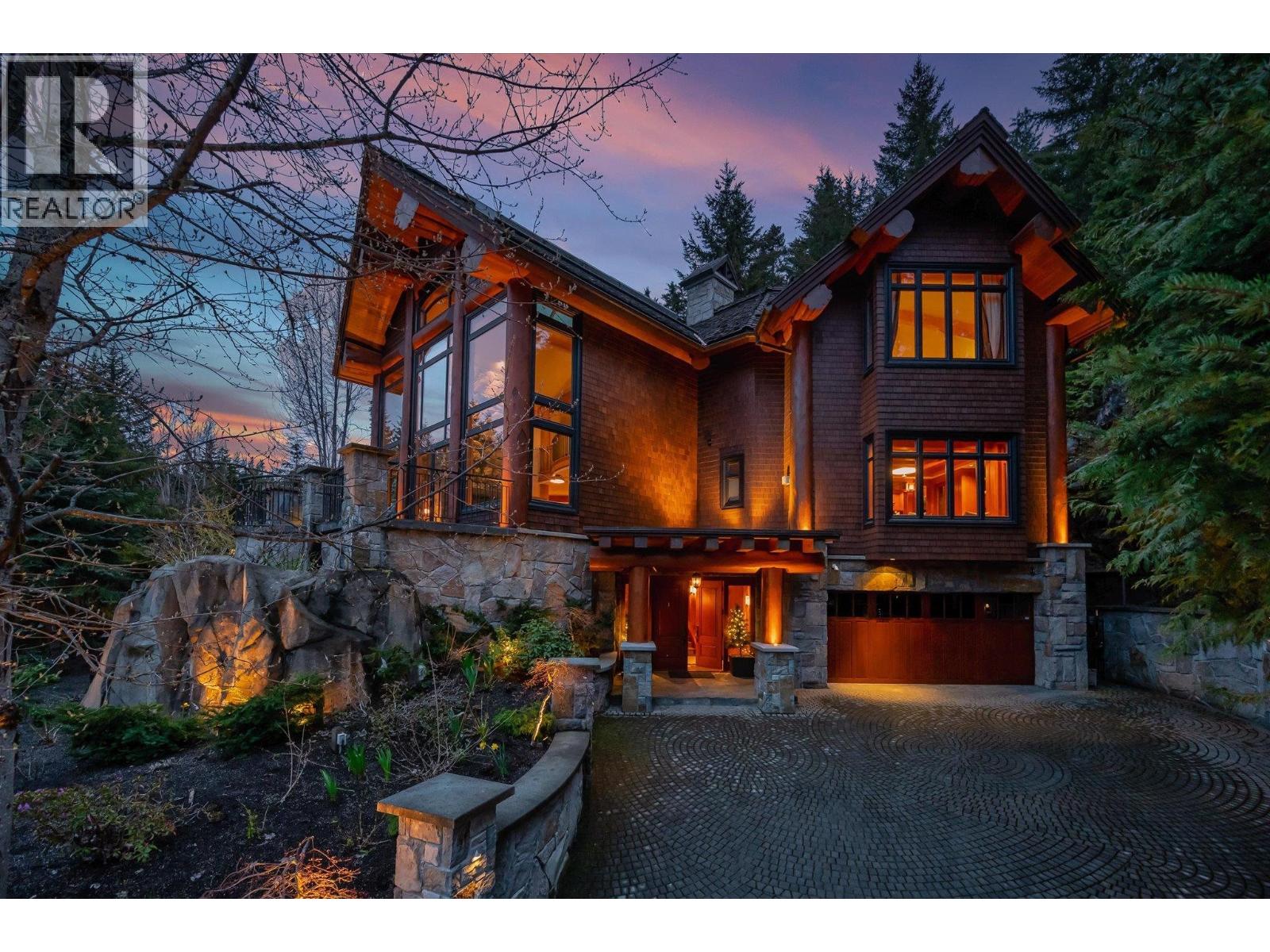7425 TREETOP LANE, Whistler, British Columbia