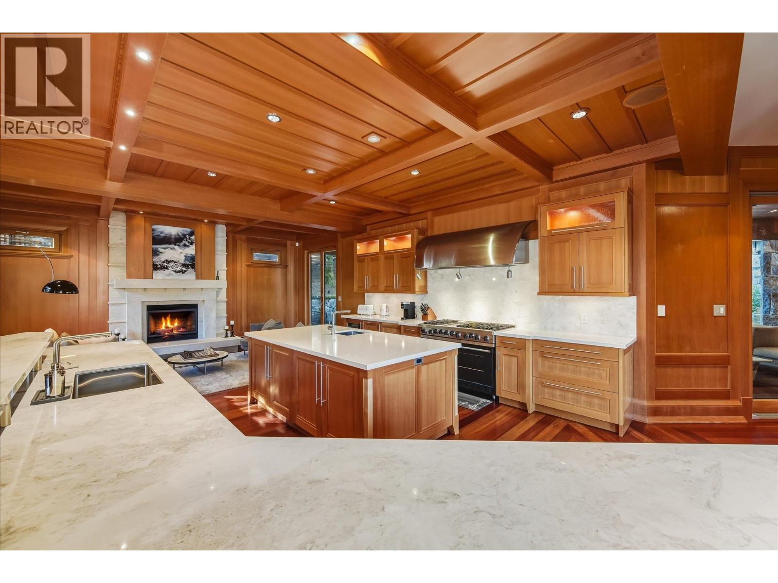 7425 Treetop Lane, Whistler, British Columbia  V8E 0E9 - Photo 10 - R3090053