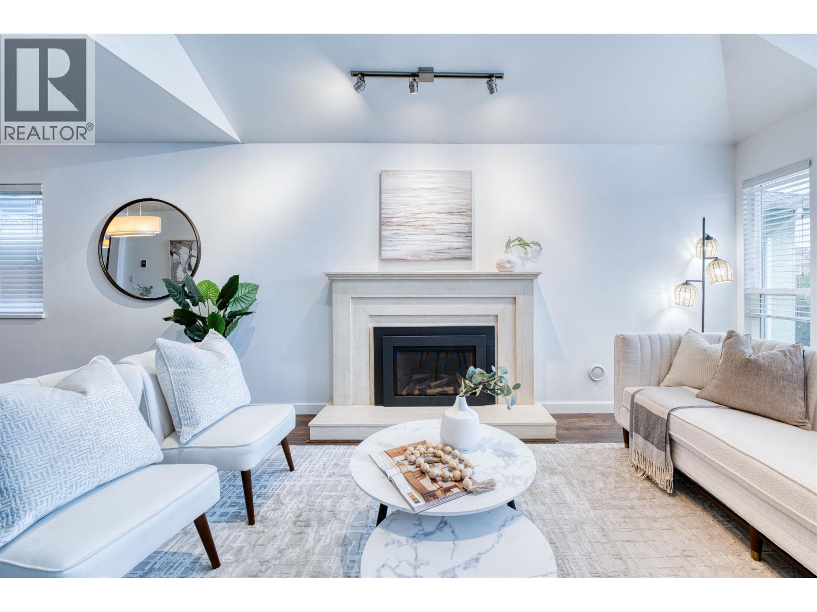 Listing Picture 4 of 23 : 12328 IMPERIAL DRIVE, Richmond / 烈治文 - 魯藝地產 Yvonne Lu Group - MLS Medallion Club Member