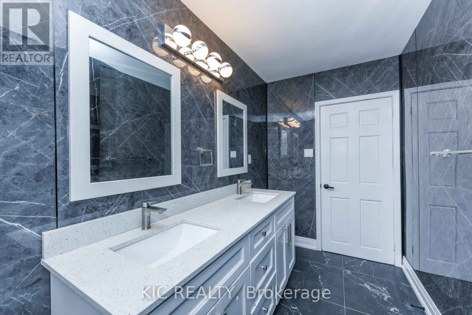 69 Centre Street N, Brampton, Ontario  L6V 1T1 - Photo 10 - W12790172