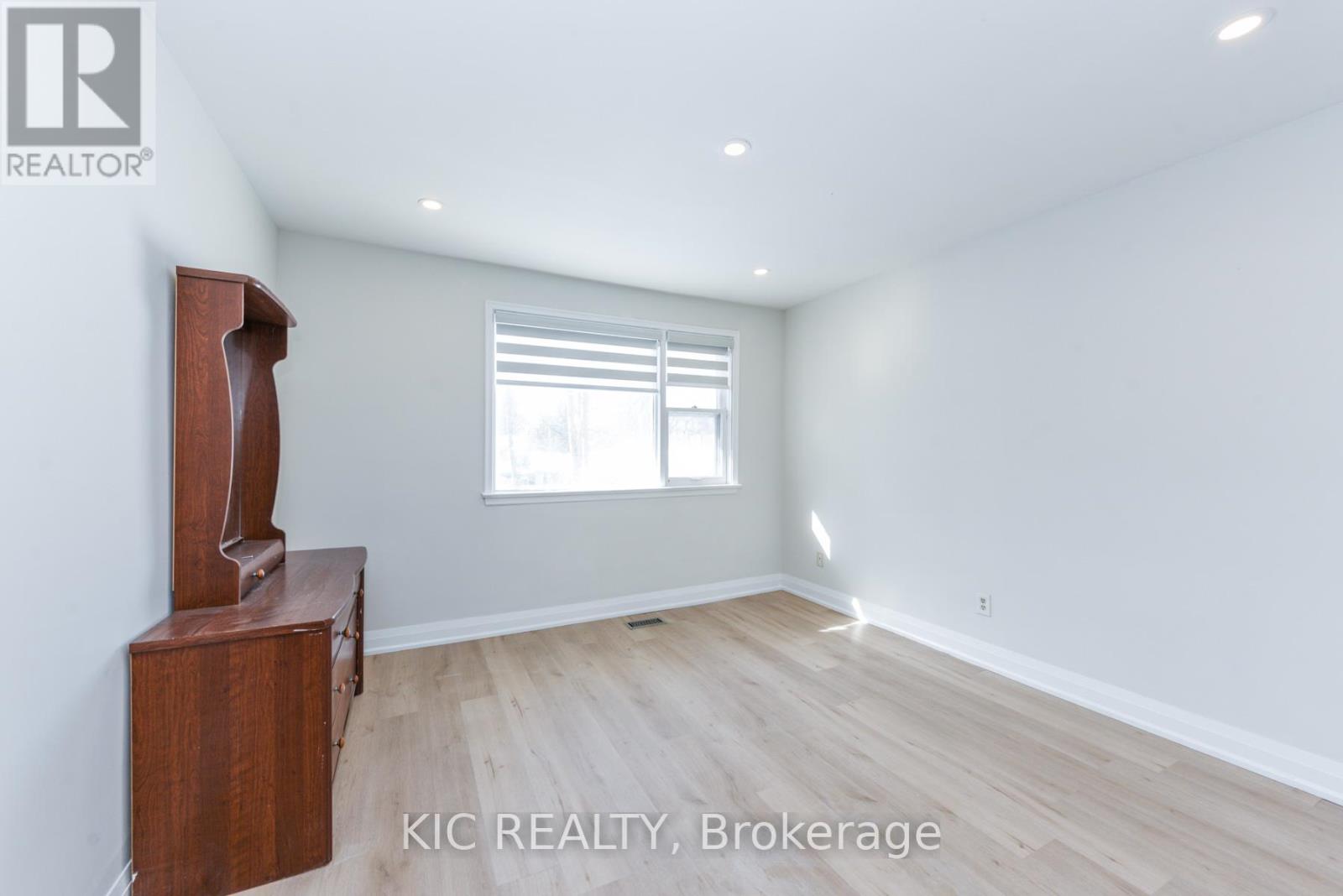 69 Centre Street N, Brampton, Ontario  L6V 1T1 - Photo 11 - W12790172