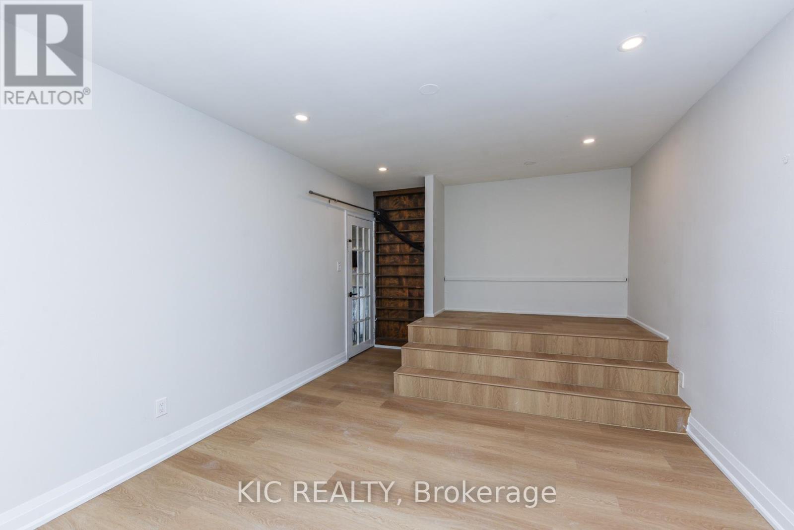 69 Centre Street N, Brampton, Ontario  L6V 1T1 - Photo 13 - W12790172