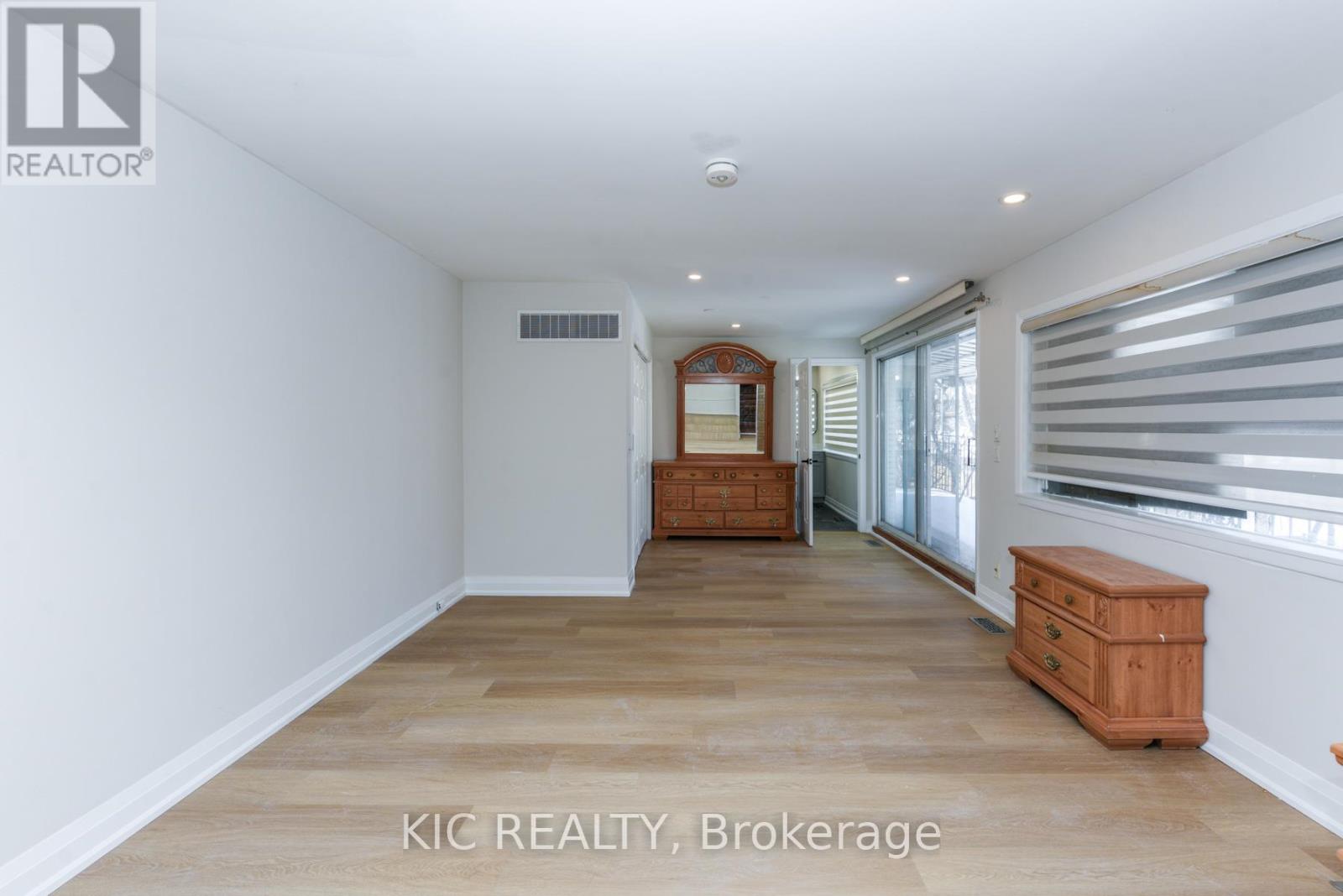 69 Centre Street N, Brampton, Ontario  L6V 1T1 - Photo 14 - W12790172