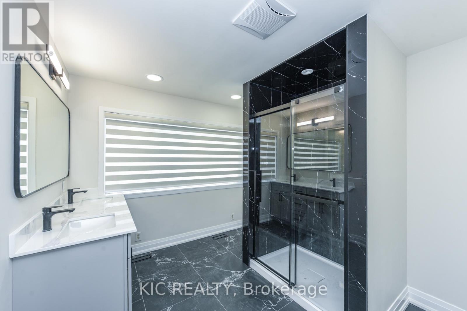 69 Centre Street N, Brampton, Ontario  L6V 1T1 - Photo 18 - W12790172