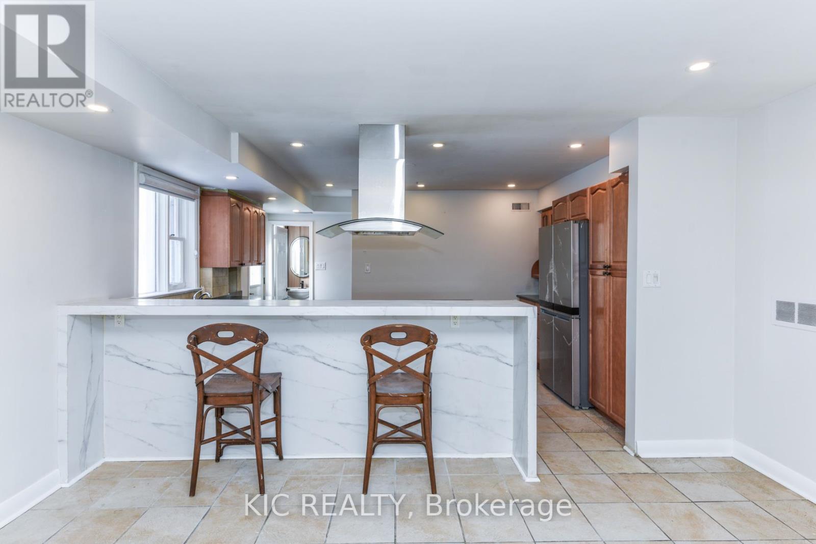 69 Centre Street N, Brampton, Ontario  L6V 1T1 - Photo 21 - W12790172