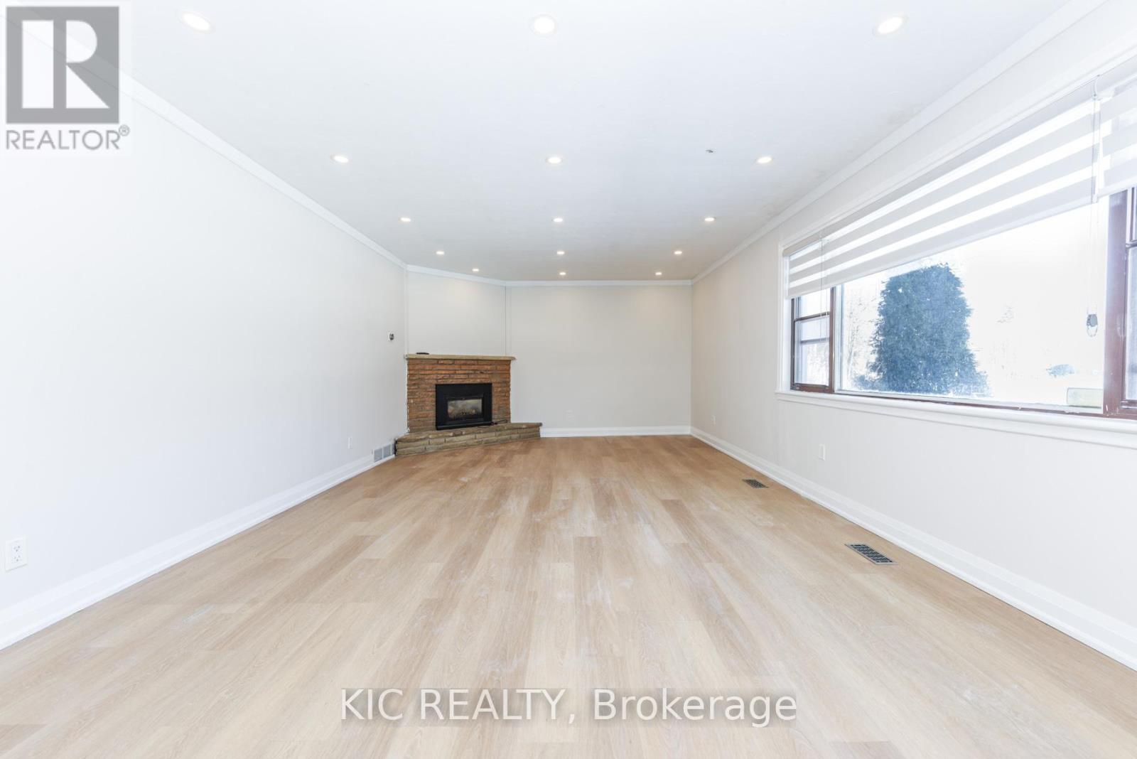 69 Centre Street N, Brampton, Ontario  L6V 1T1 - Photo 4 - W12790172