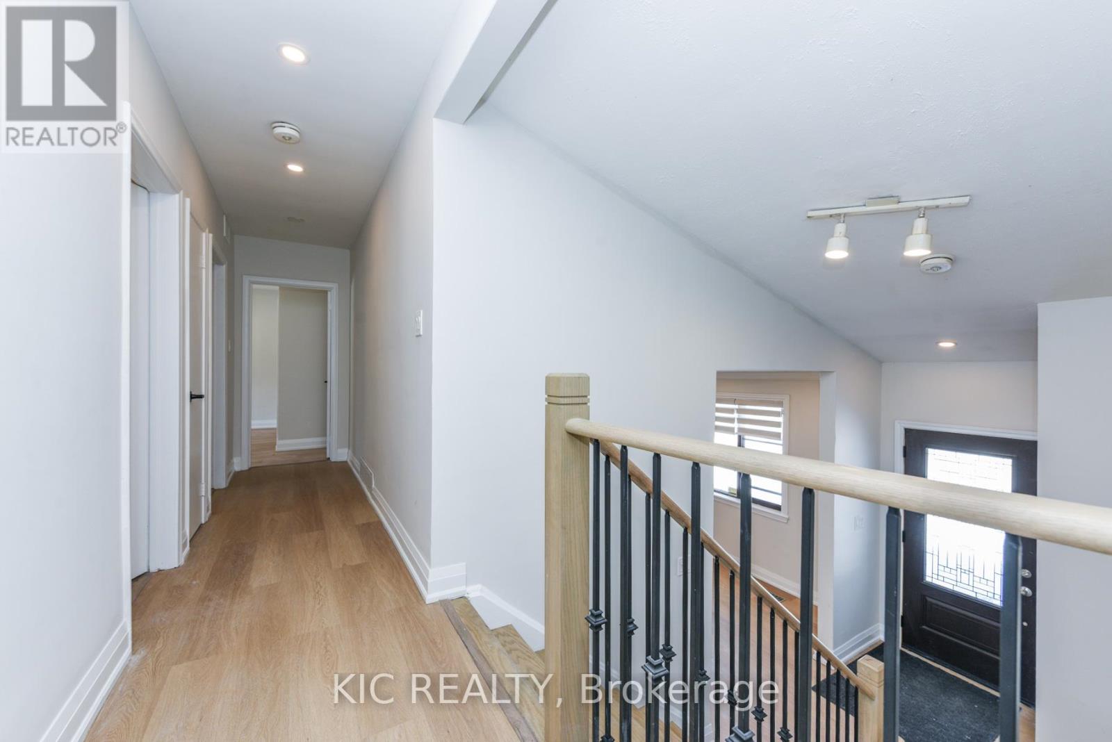 69 Centre Street N, Brampton, Ontario  L6V 1T1 - Photo 6 - W12790172