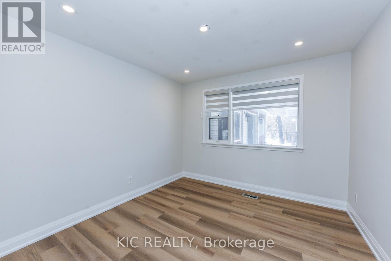 69 Centre Street N, Brampton, Ontario  L6V 1T1 - Photo 7 - W12790172