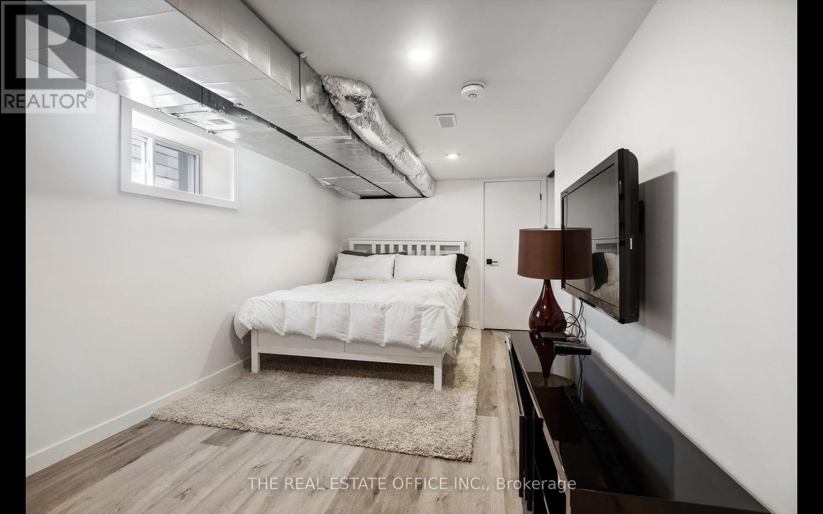 17 Evergreen Avenue, Toronto, Ontario  M8W 3A3 - Photo 12 - W12790174