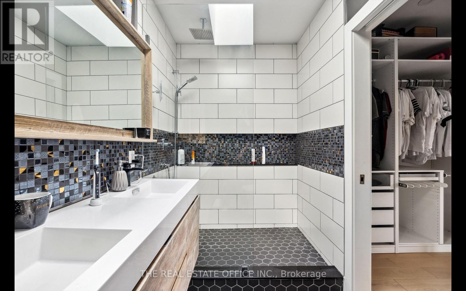 17 Evergreen Avenue, Toronto, Ontario  M8W 3A3 - Photo 7 - W12790174