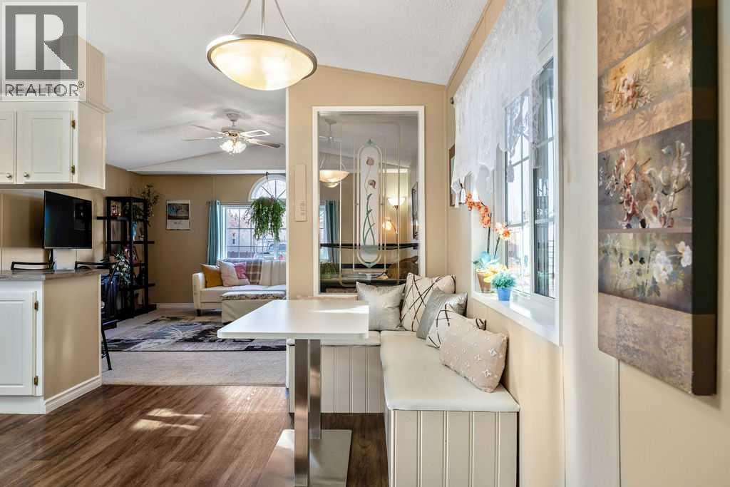 424 Heritage Crescent, Okotoks, Alberta  T1S 1P2 - Photo 3 - A2286106