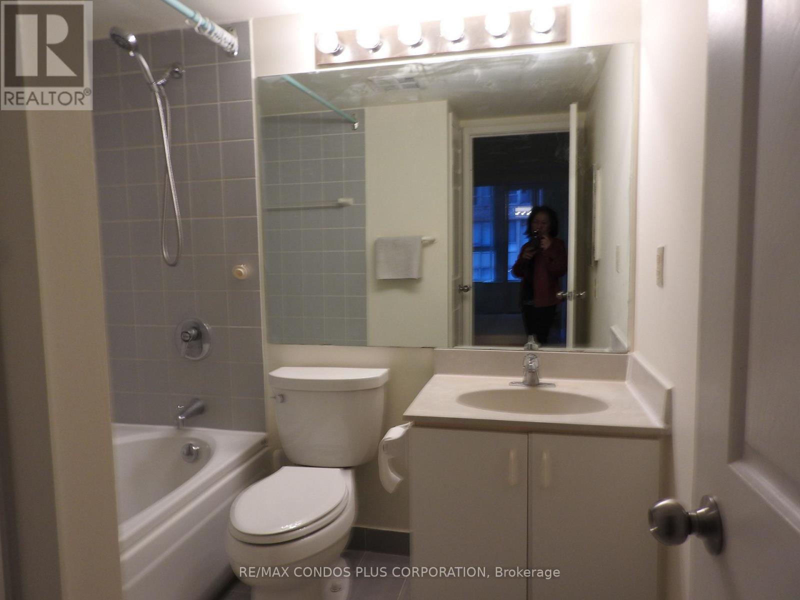 621 - 711 Bay Street, Toronto, Ontario  M5G 2J8 - Photo 11 - C12790186