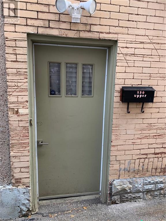 UPPER - 256 EAST MAIN STREET, Welland, Ontario