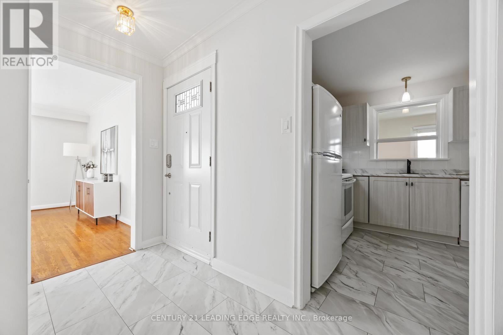 12 Arnprior Road, Toronto, Ontario  M1K 5A6 - Photo 4 - E12790190