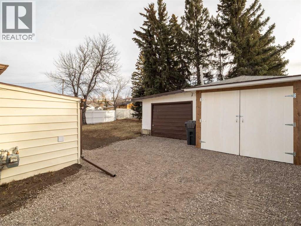 818 Mountain Street, Pincher Creek, Alberta  T0K 1W0 - Photo 28 - A2286562