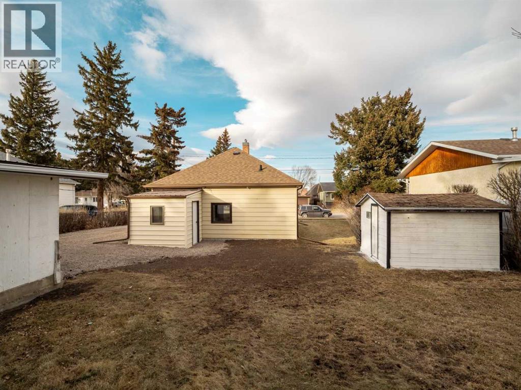 818 Mountain Street, Pincher Creek, Alberta  T0K 1W0 - Photo 33 - A2286562