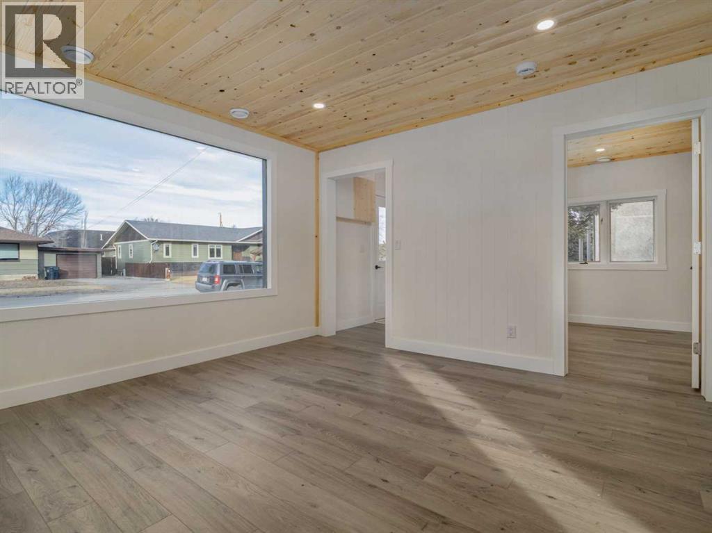 818 Mountain Street, Pincher Creek, Alberta  T0K 1W0 - Photo 8 - A2286562