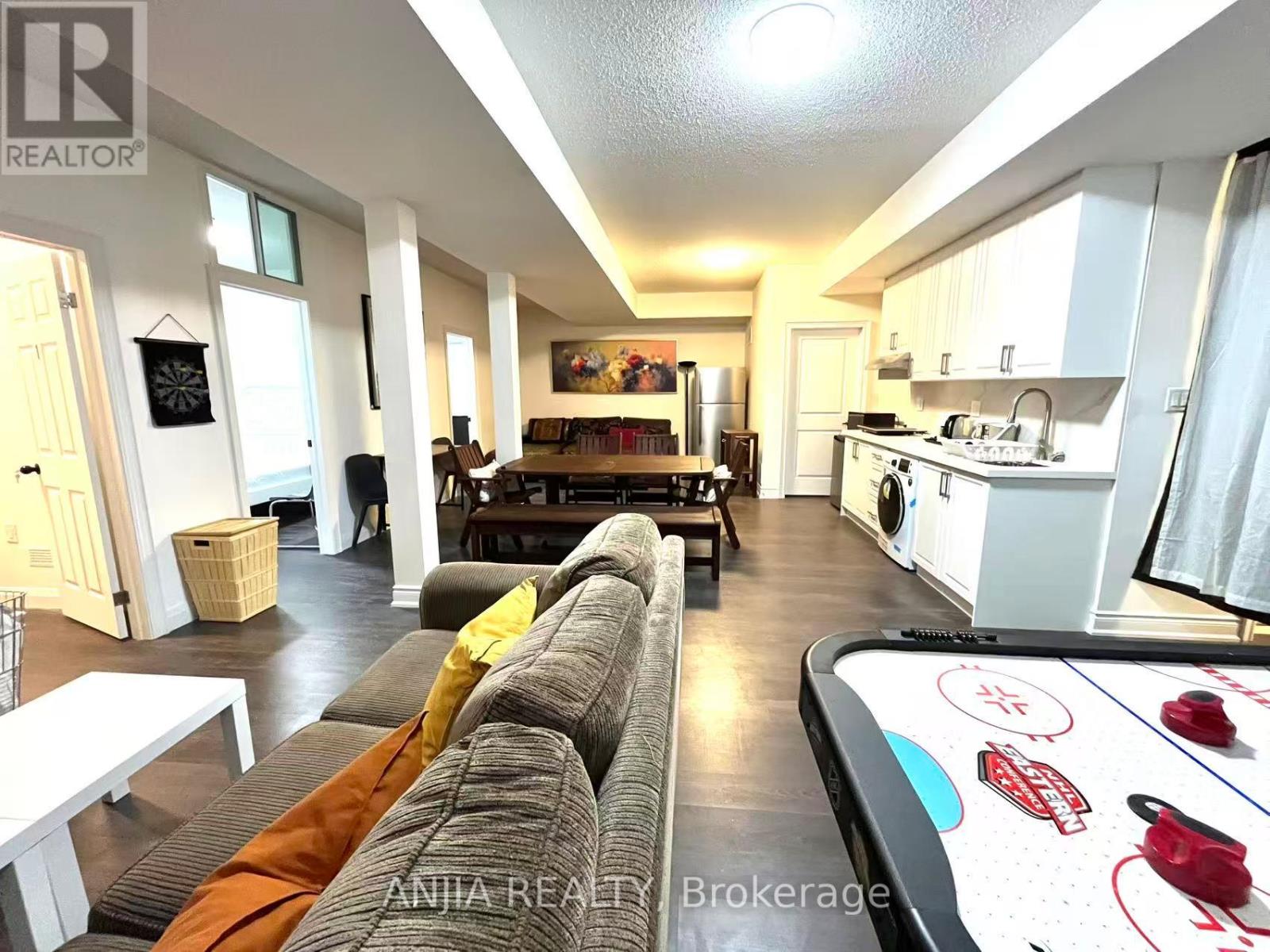 199 Canyon Hill Ave Avenue, Richmond Hill, Ontario  L4C 0R4 - Photo 10 - N12790200