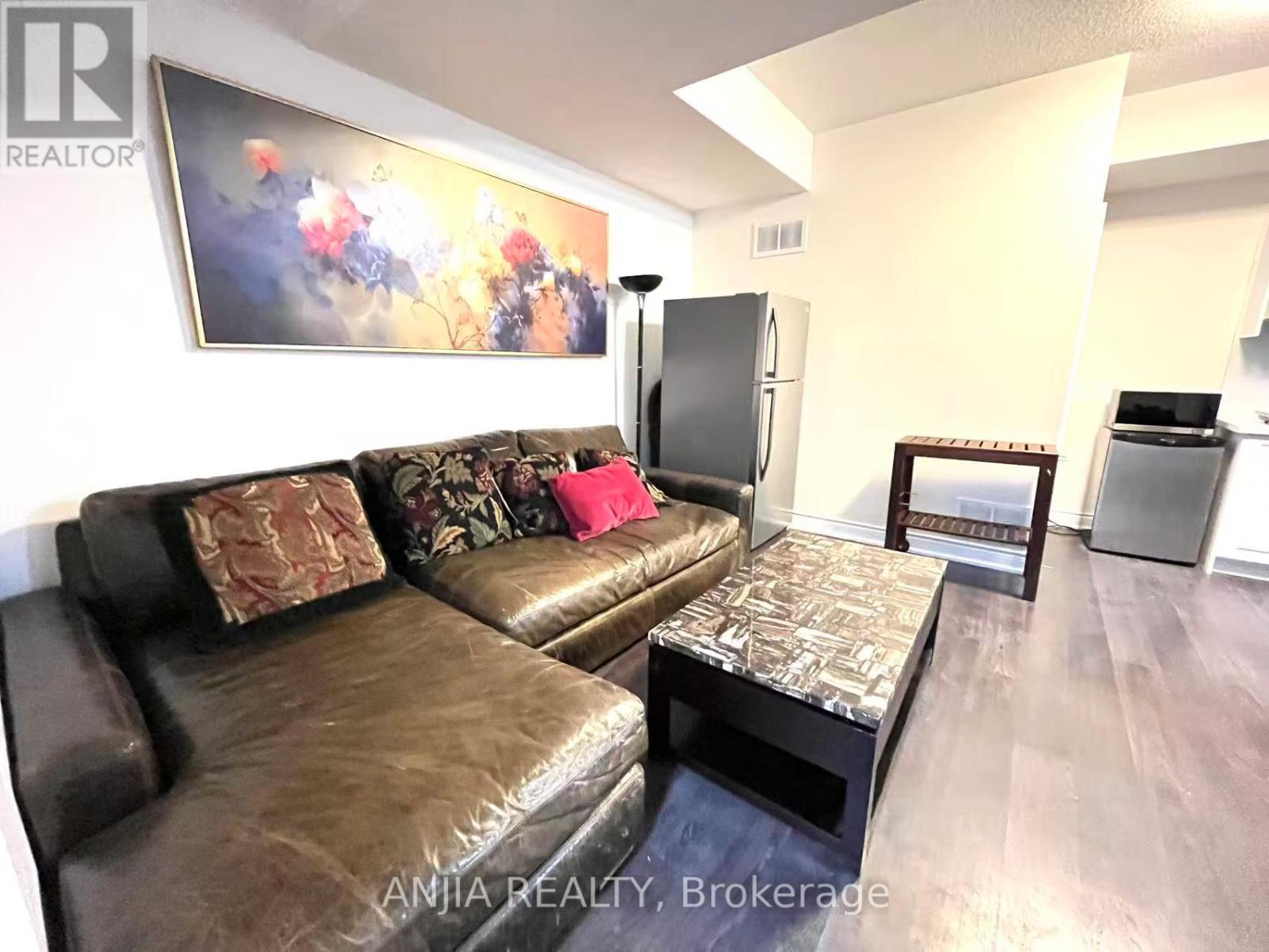 199 Canyon Hill Ave Avenue, Richmond Hill, Ontario  L4C 0R4 - Photo 3 - N12790200